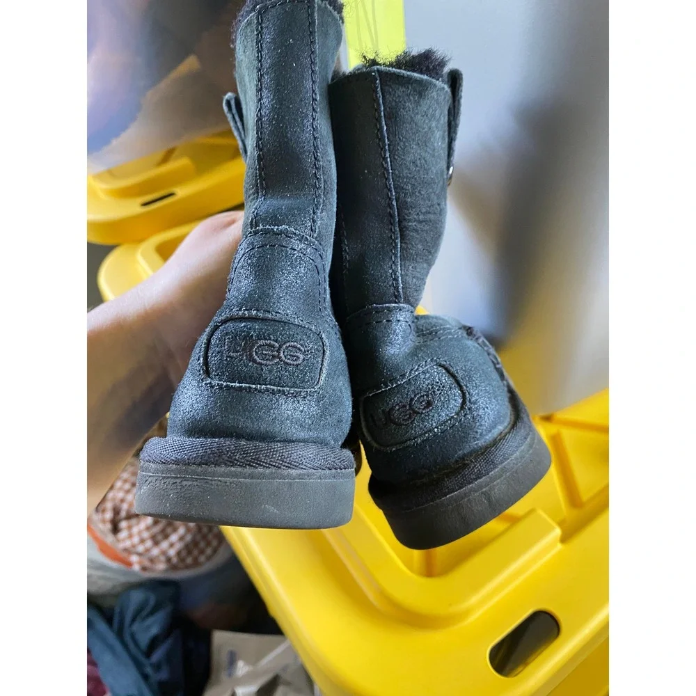 UGG Redwood Suede Fur Lined Mid Calf Black‎ Boots 4.5 Kids Preppy Trendy Shoes